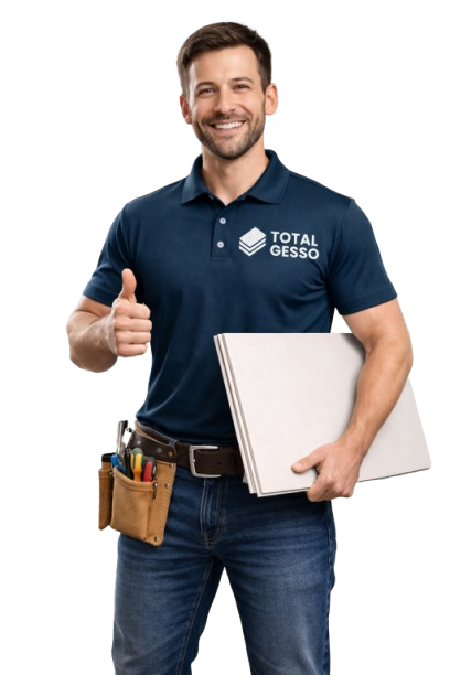 Vendedor segurando placas de drywall com polegares para cima